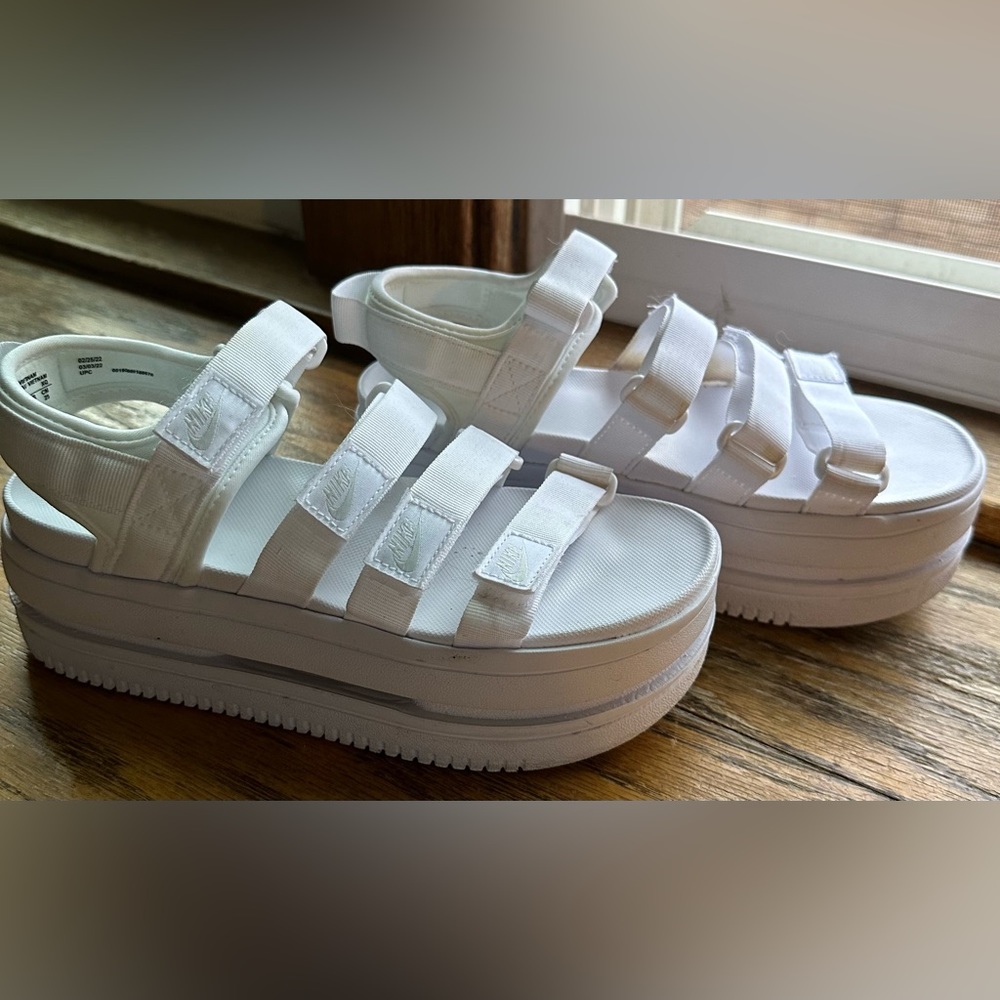 Nike women’s platform sandals - New 2023
